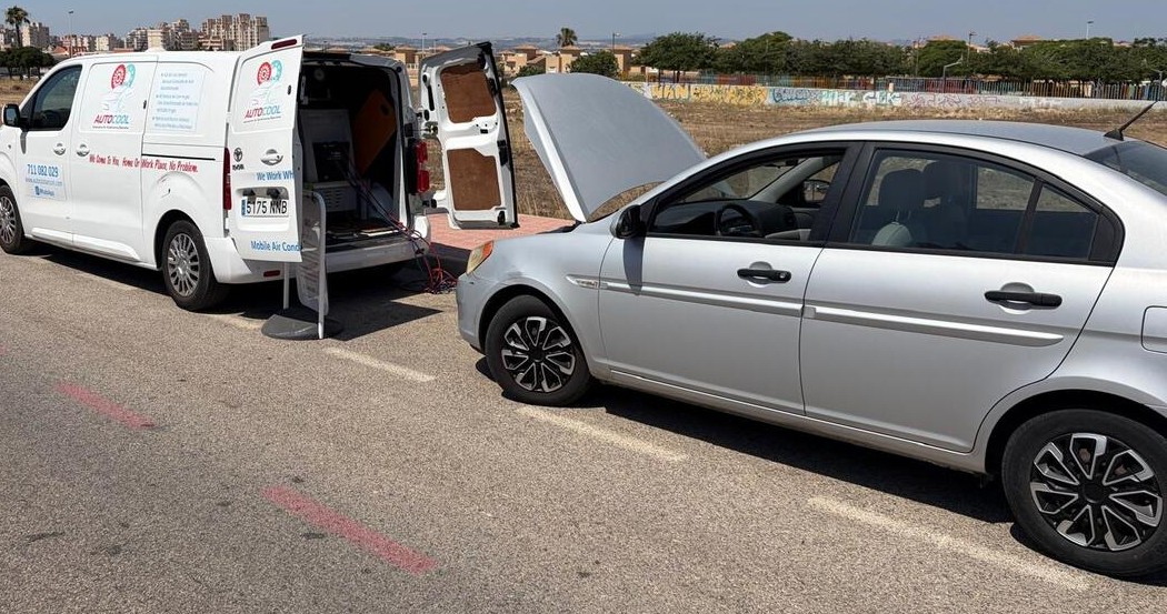 Autocool Aircon van parked roadside, ready for a mobile air con service